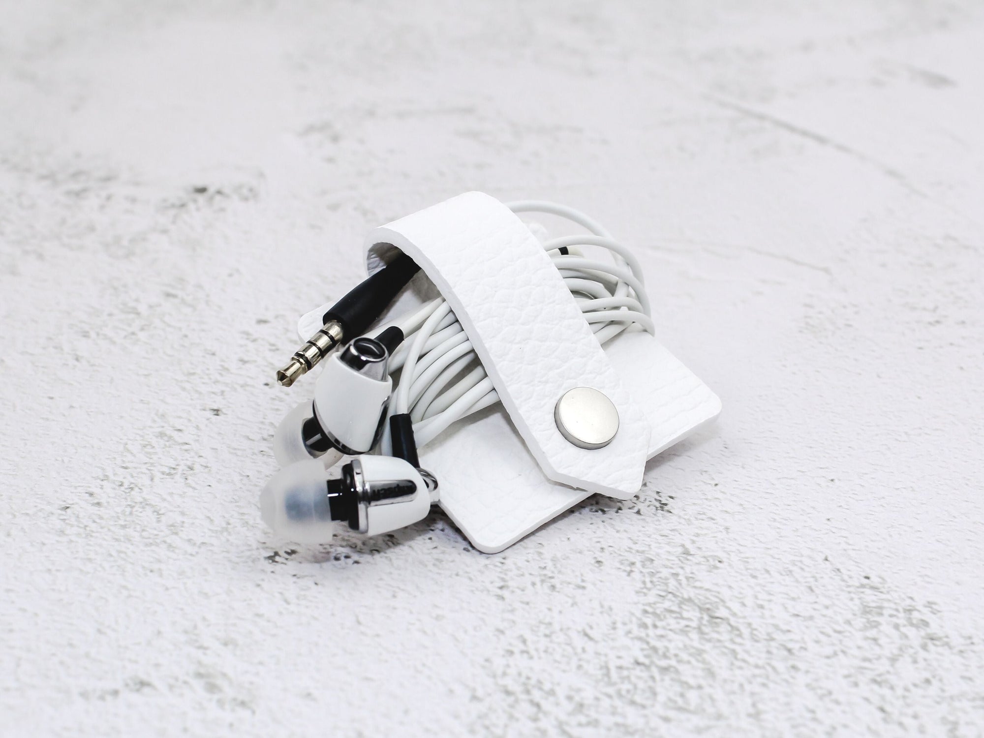 Earphones Cord Organiser Wrap | Cable Tidy | White Pebbled Grain Faux Leather
